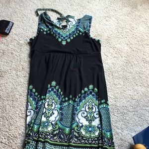 Black and green sleeveless dress.   *